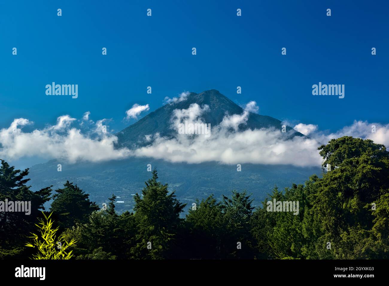 Blick auf den Vulkan Agua, Antigua, Guatemala Stockfoto