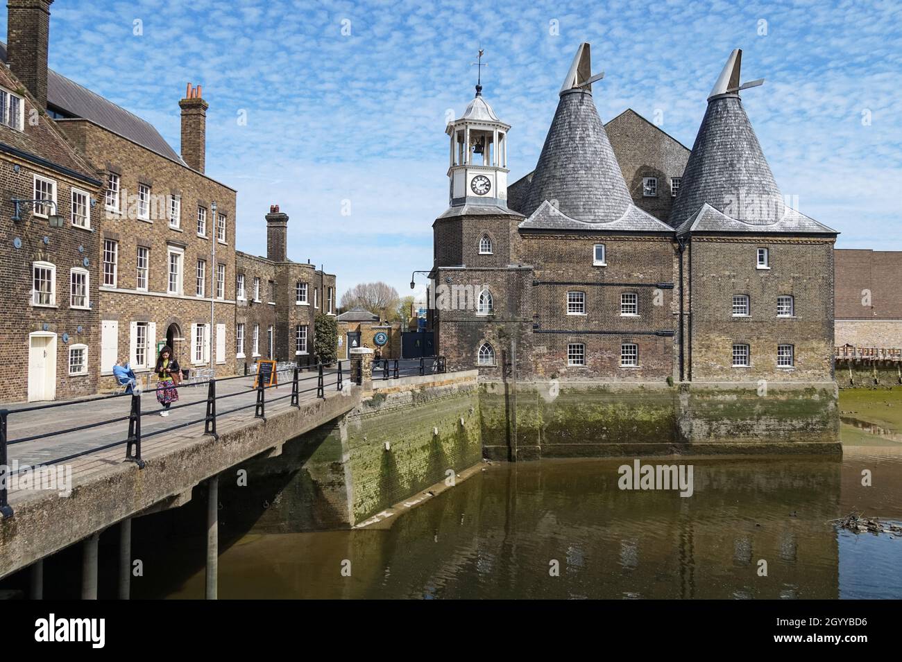 Die Uhr Mühle auf drei Mühlen im Bogen in London England Vereinigtes Königreich UK Stockfoto