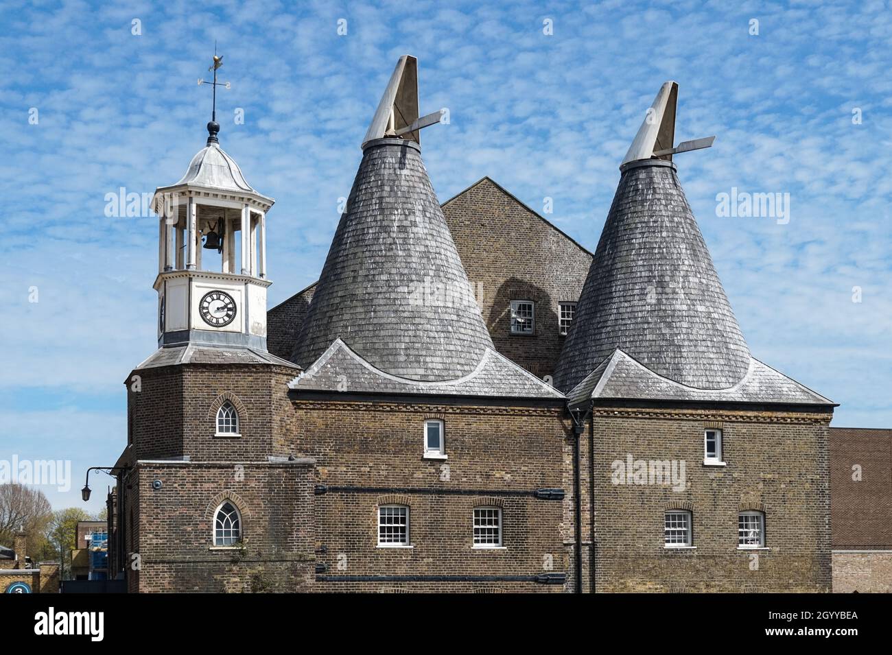 Die Uhr Mühle auf drei Mühlen im Bogen in London England Vereinigtes Königreich UK Stockfoto