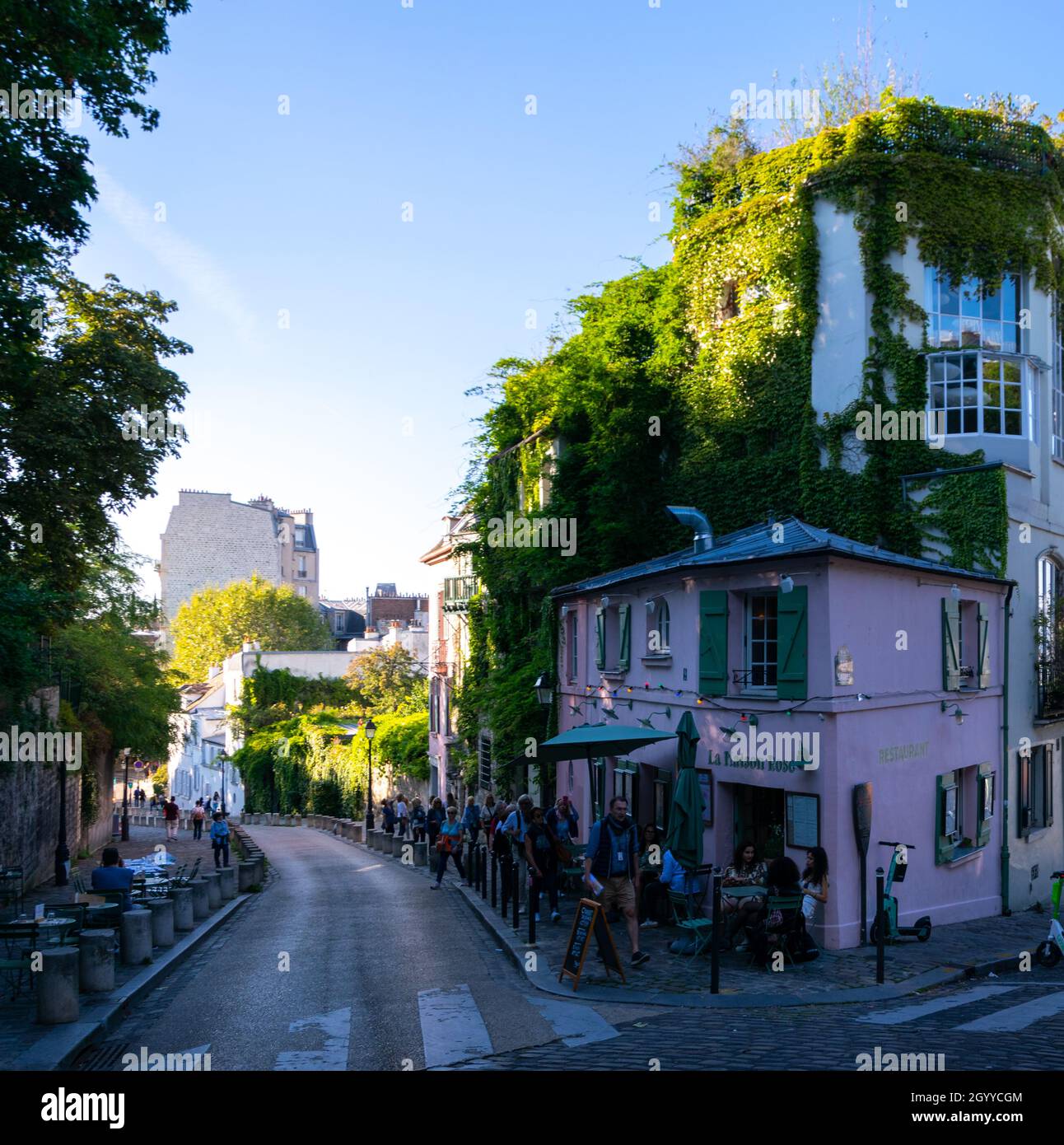 La maison Rose in Montmartre Paris, das meist fotografierte Restaurant in Paris Stockfoto