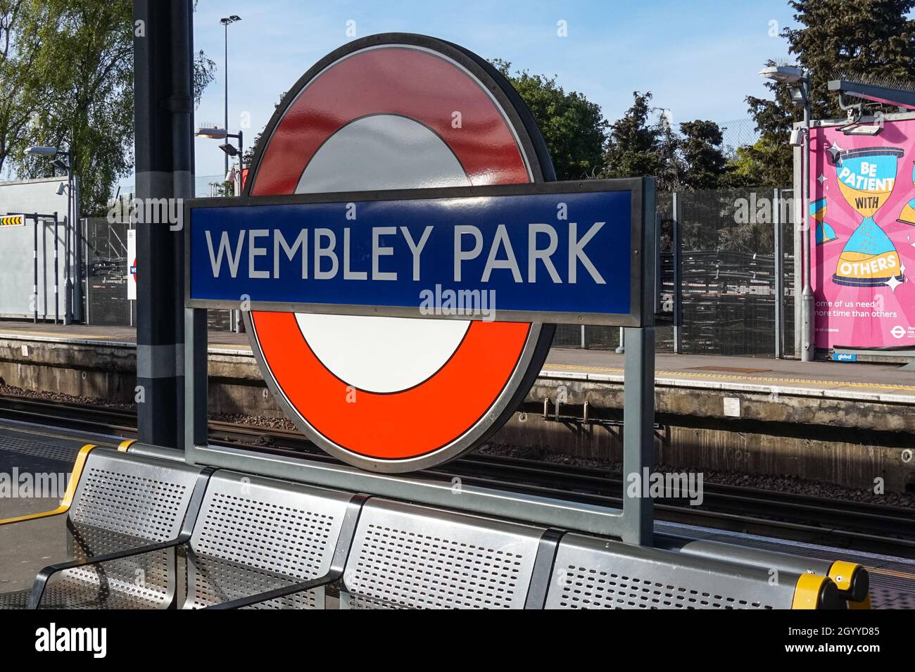 U-Bahn-Station Wembley Park, U-Bahn-Station Roundel-Schild London England Vereinigtes Königreich Stockfoto