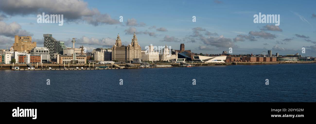 Abendsonne bei einem Panoramablick auf die Skyline von Liverpool Stockfoto