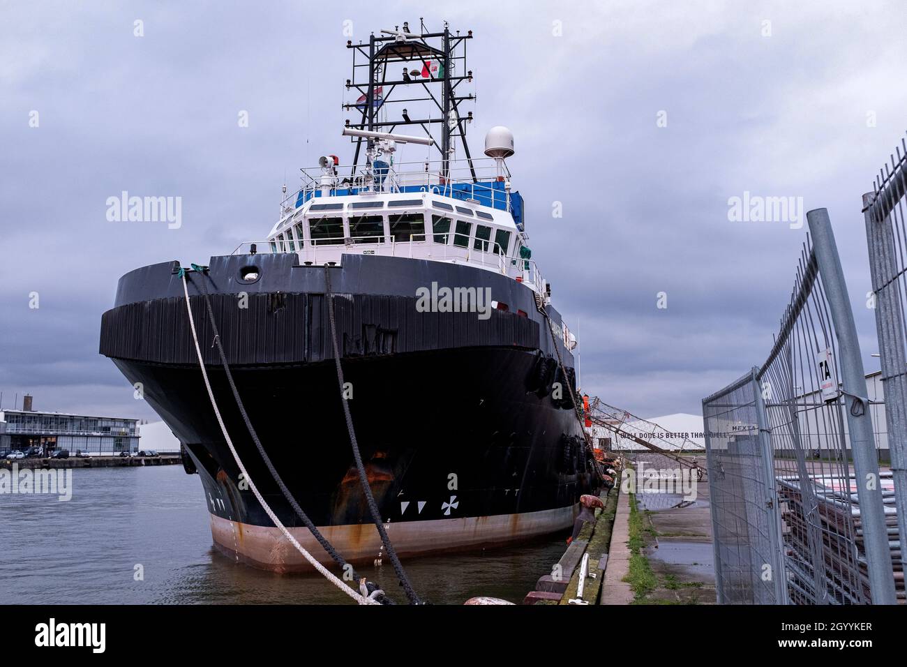 Rotterdam, Niederlande. Vertäuter Thugh ar a Port of Rotterdam doch, wartet auf neue TowJobs. Stockfoto