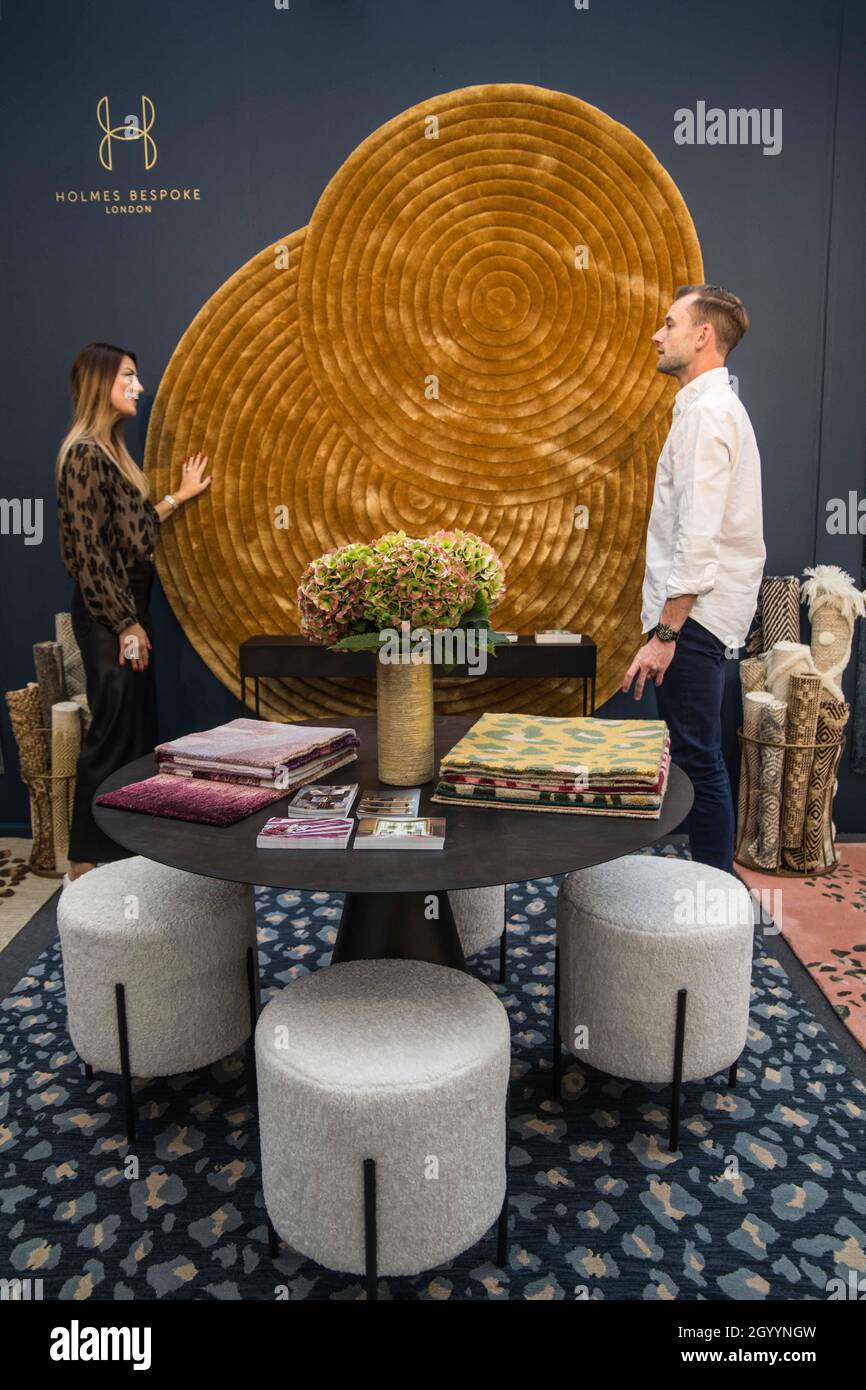 London, Großbritannien. Oktober 2021. DECOREX bietet der Innenarchitektur-Community eine einmalige Gelegenheit, exquisite Kreationen von einer Reihe internationaler Aussteller zu entdecken, Holmes Bespoke Credit: Paul Quezada-Neiman/Alamy Live News Stockfoto