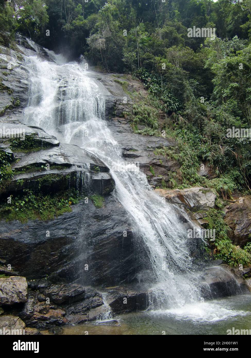 Cascatinha-Wasserfall (Tijuca-Nationalpark, Rio de Janeiro, Föderative Republik Brasilien) Stockfoto
