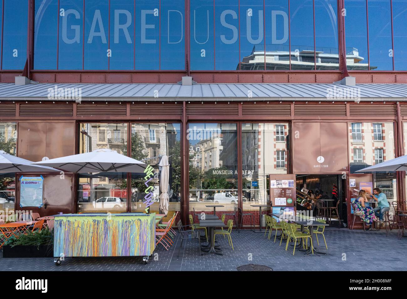Der ehemalige Bahnhof Gare du Sud wurde in Nizza, Frankreich, zu einem Food Court umgebaut Stockfoto