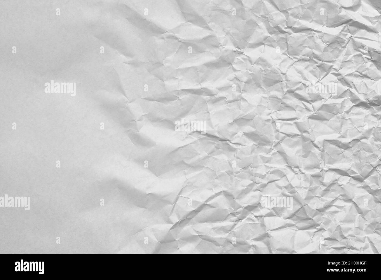 Zerknitterter Papiertextur-Hintergrund, Weißes Knitterpapier. Stockfoto