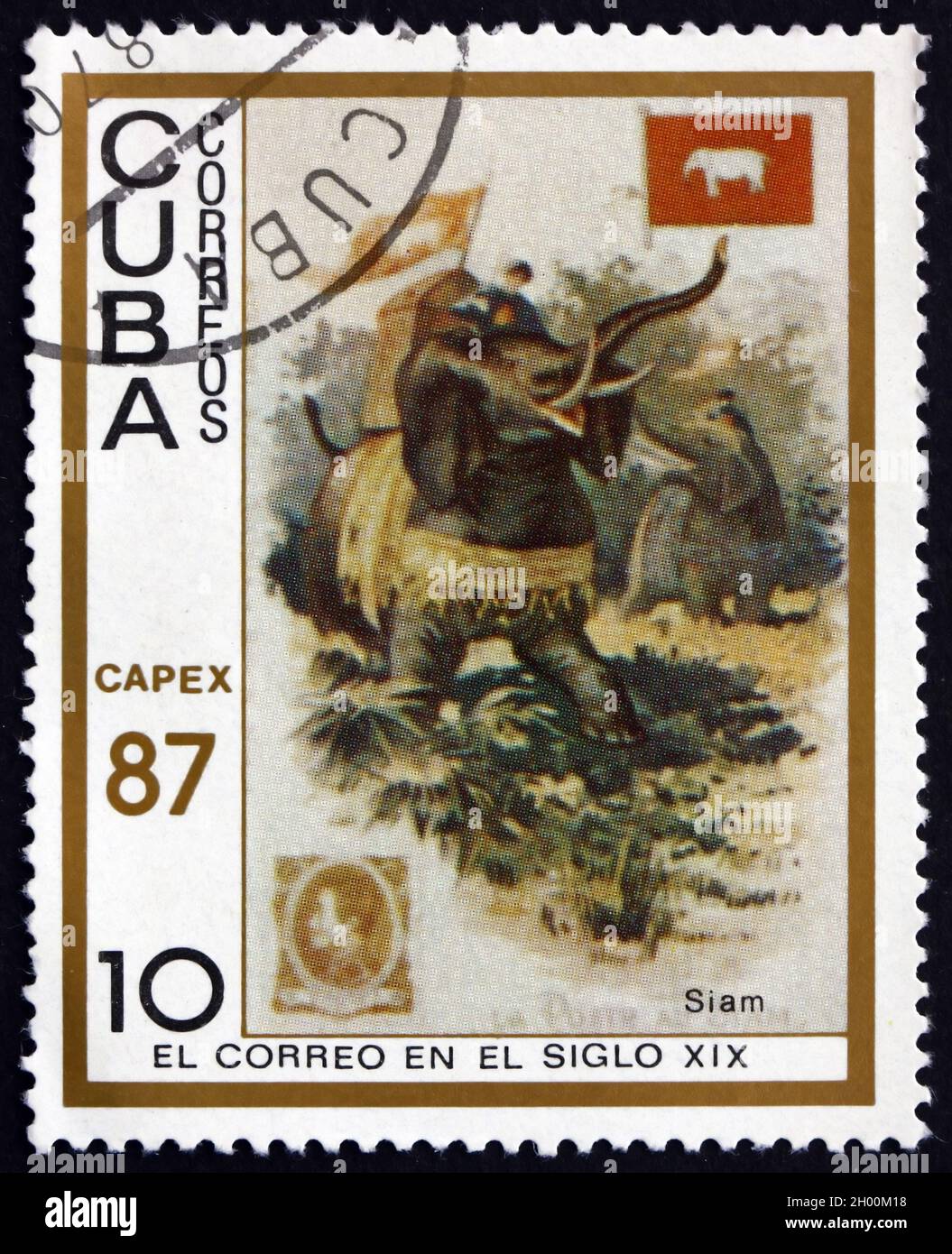 KUBA - UM 1987: Eine in Kuba gedruckte Briefmarke zeigt Botschafter, die Elefanten befreien, Thailand, Postträger des 19. Jahrhunderts auf Zigarettenkarte, um 1 Stockfoto