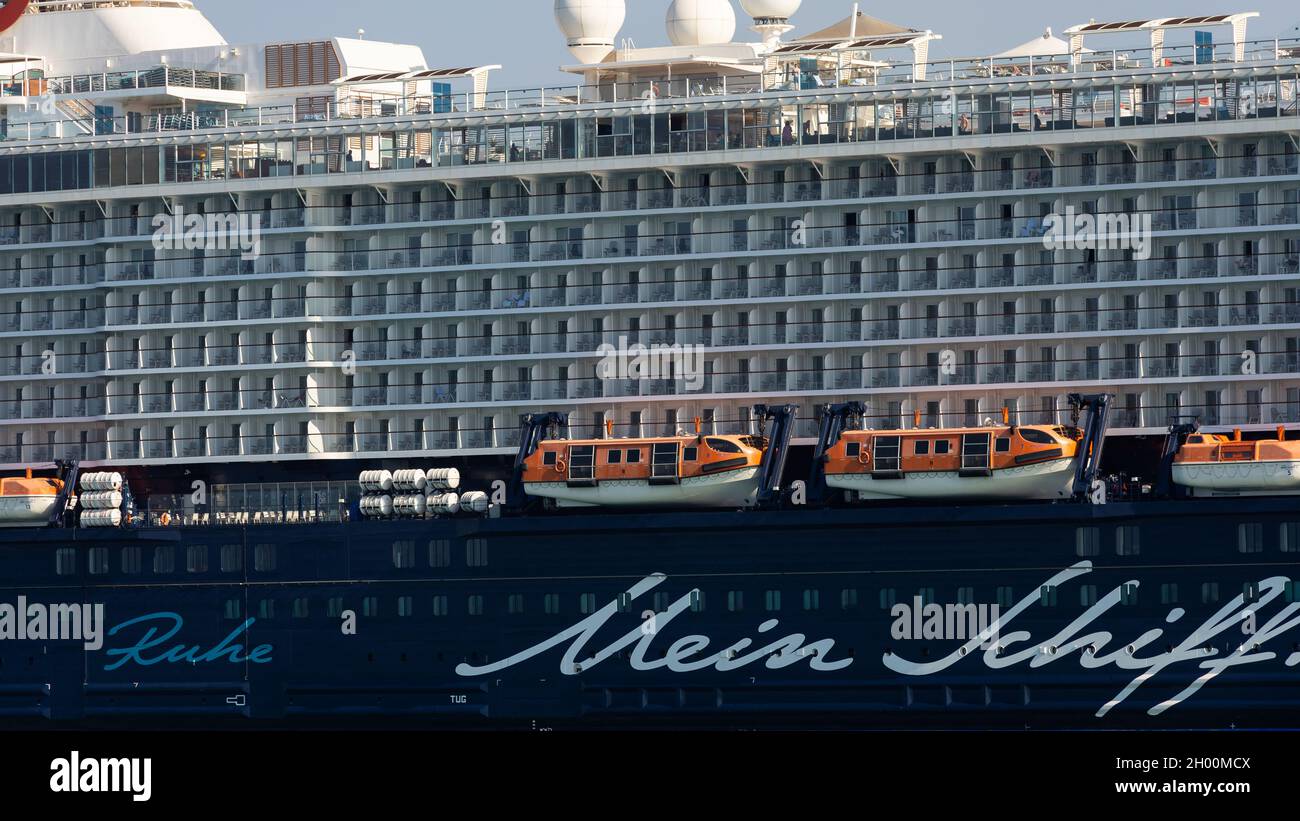 Heraklion, Griechenland - 20. August 2021 - die 'Mein Schiff 5' der Reederei 'TUI Cruises' im Hafen von Heraklion Stockfoto