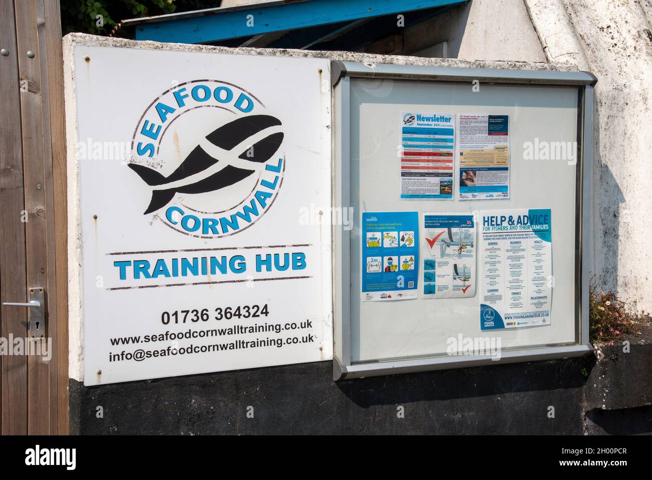Newlyn, Cornwall, England, Großbritannien. 2021. Unterzeichnen Sie am Ausbildungszentrum für Fischer in Newlyn eine Bildungseinrichtung. Stockfoto