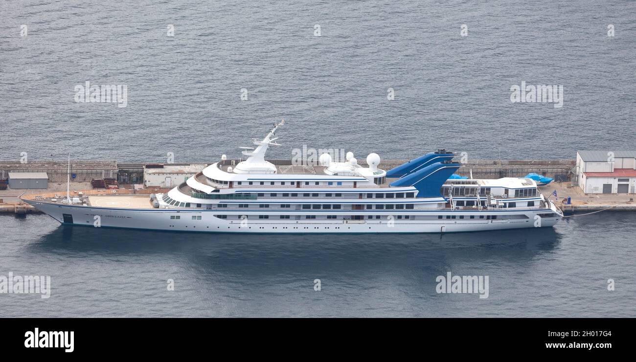 Die Superyacht Prince Abdulaziz, eine der Yachten der Saudi Royal Family, liegt im Hafen von Gibraltar. Die Yacht wurde 1984 in Dänemark gebaut Stockfoto