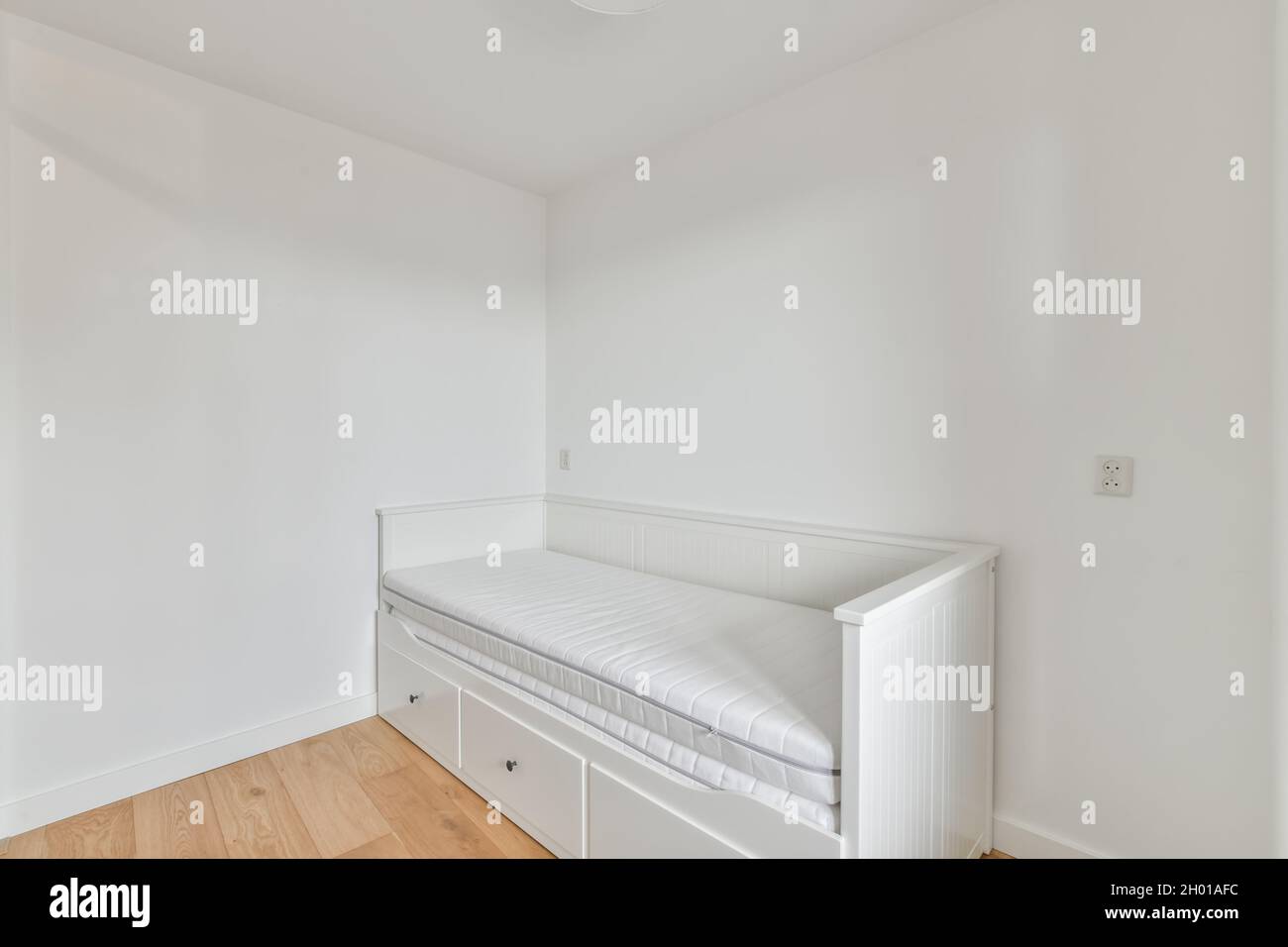 Ein schönes Schlafzimmer mit einem modernen Interieur Stockfoto