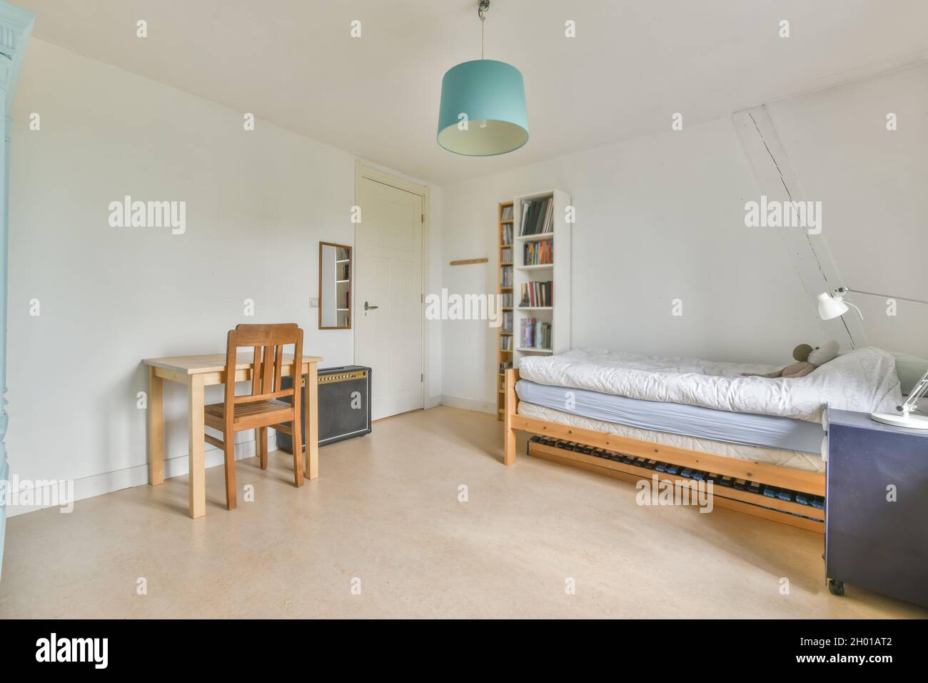 Ein schönes Schlafzimmer mit einem modernen Interieur Stockfoto