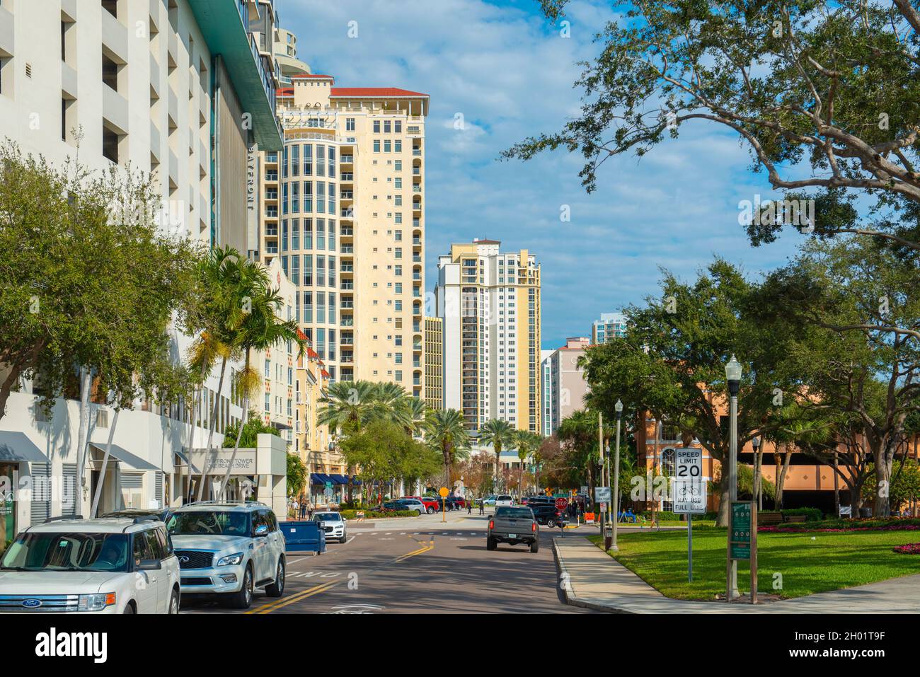 Die modernen Wolkenkratzer in der Innenstadt an der 1st Ave und 1st Street in St. Petersburg, Florida FL, USA. Stockfoto