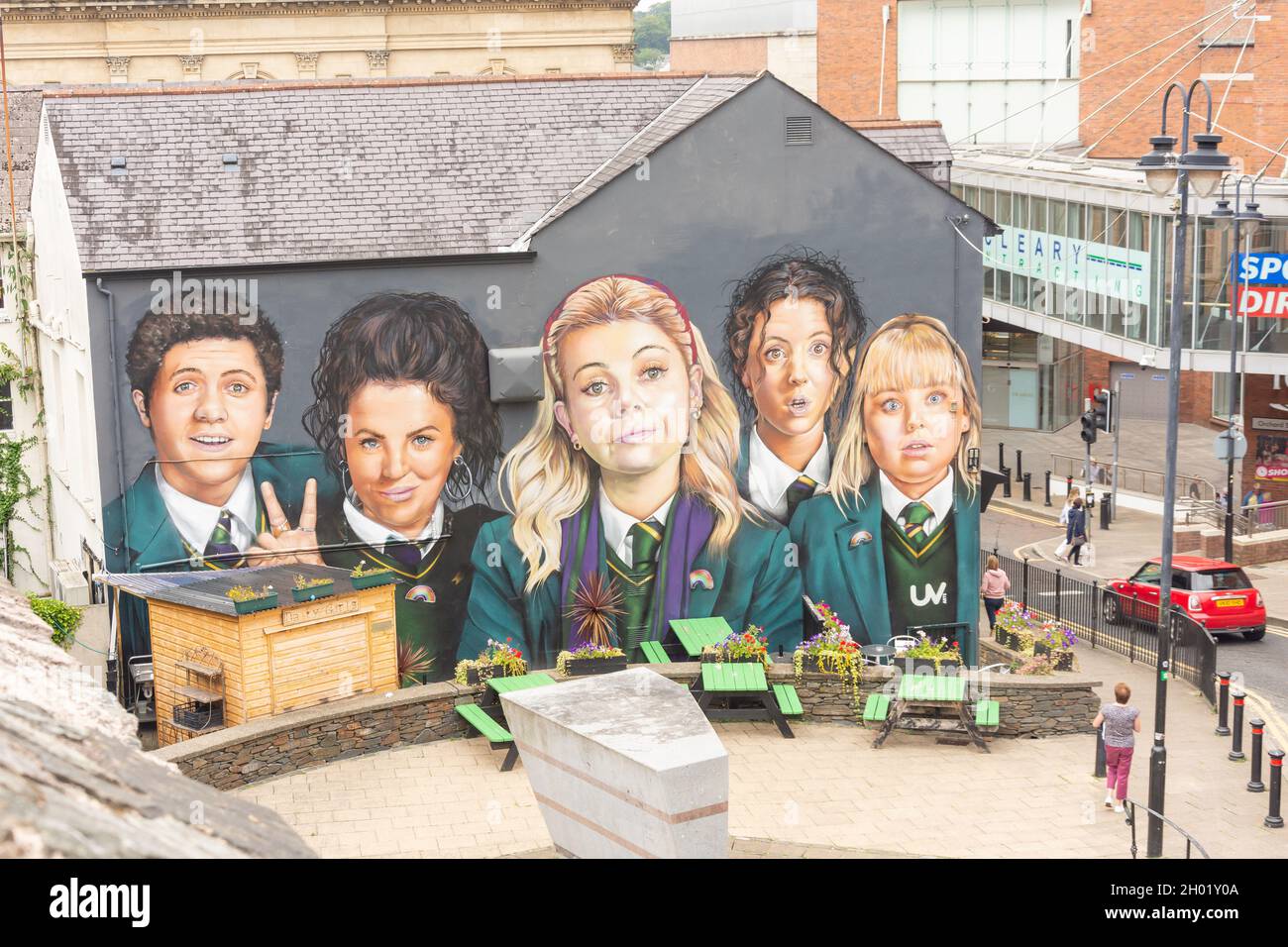 Derry Girls (TV-Komödie) Wandgemälde, Orchard Street, Derry (Londonderry), County Derry, Nordirland, Vereinigtes Königreich Stockfoto