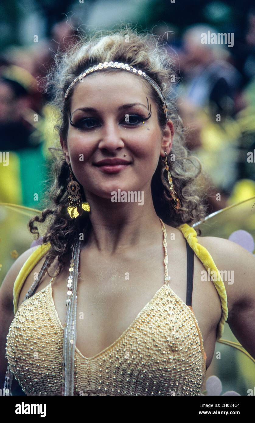 Tänzer einer Samba-Gruppe beim jährlichen Karneval der Kulturen 2007 Stockfoto