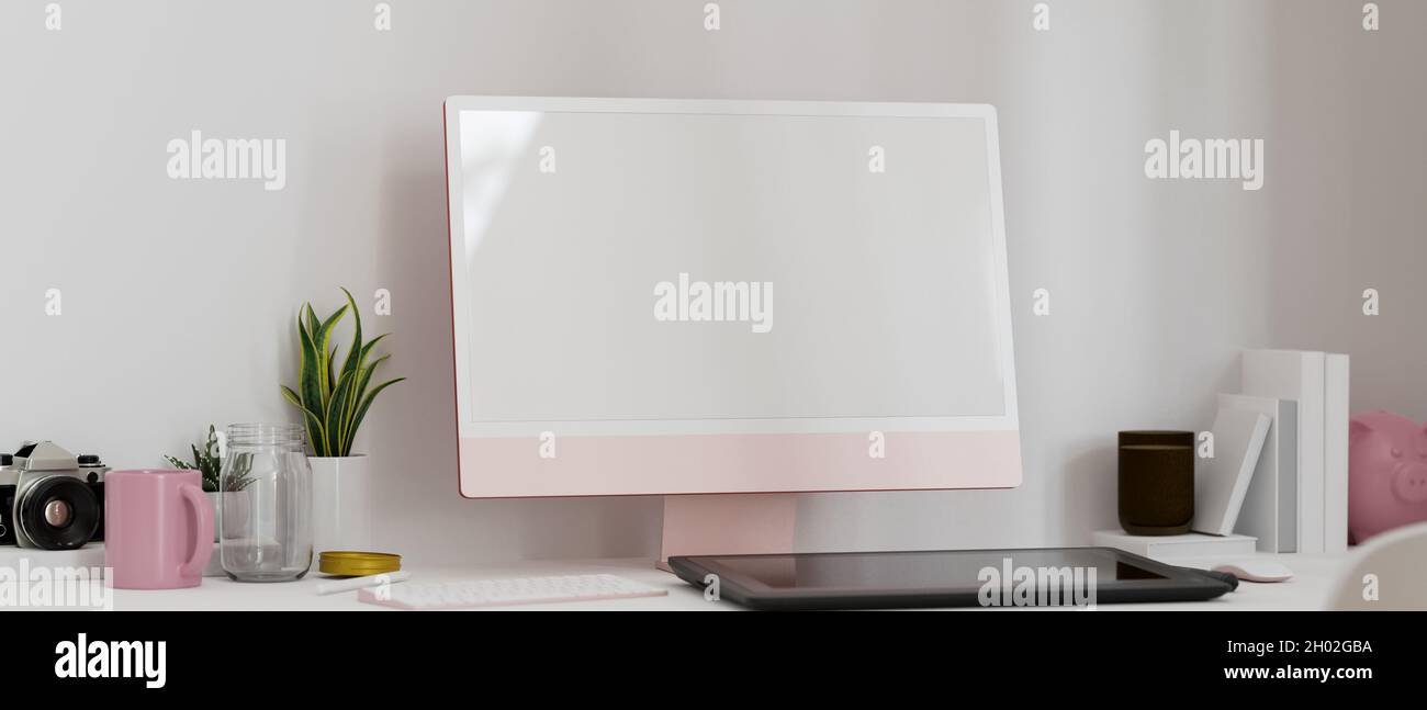 Moderne, feminine Arbeitsfläche in Nahaufnahme mit pinkfarbenem, leerem Computerbildschirm, Eingabestift und Dekor auf dem Schreibtisch. 3d-Rendering, 3d-Illustration Stockfoto