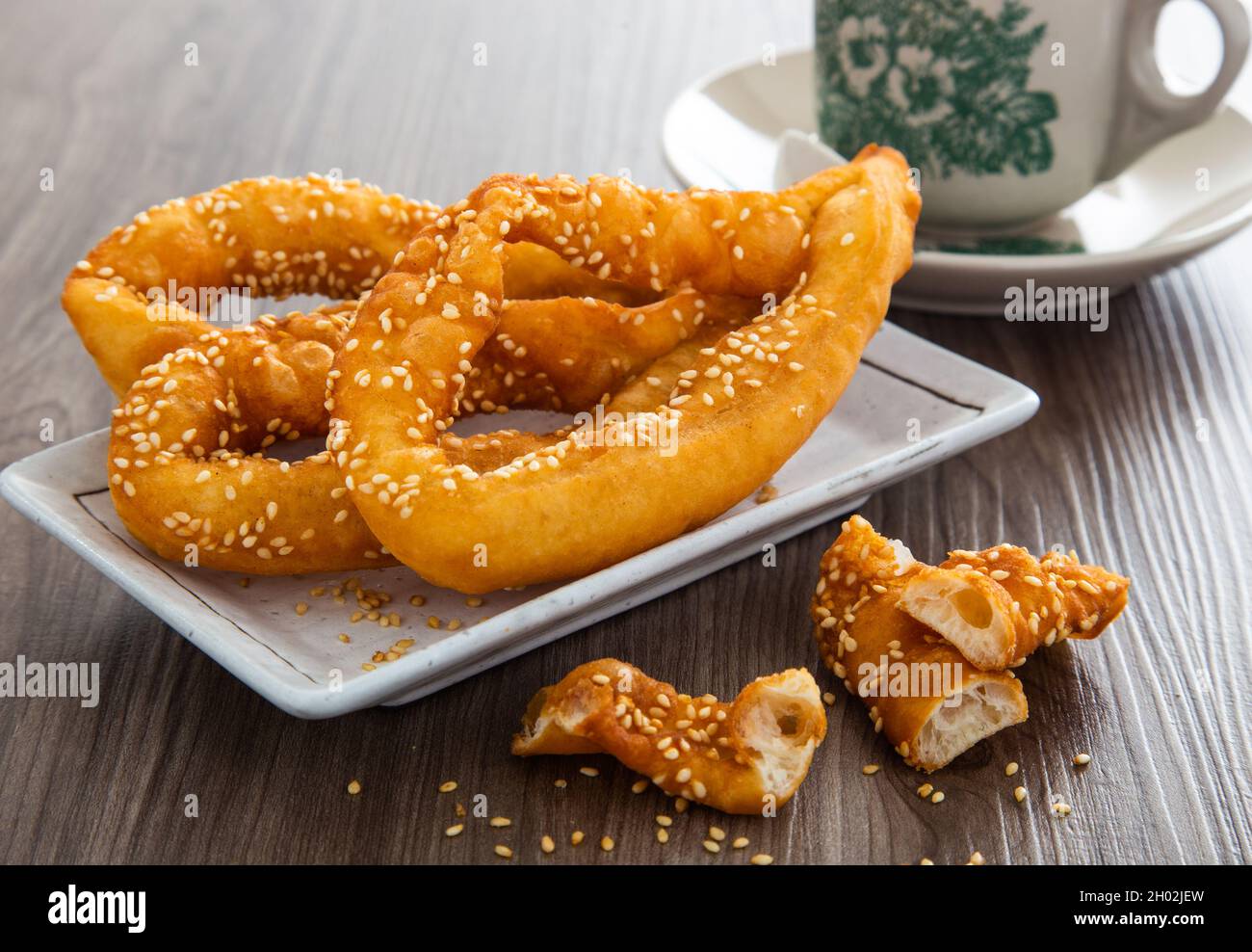 Horse Shoe Krapfen, auch bekannt als Ma Geok oder Butterfly, ein beliebtes frittiertes Essen unter Chinesen Stockfoto