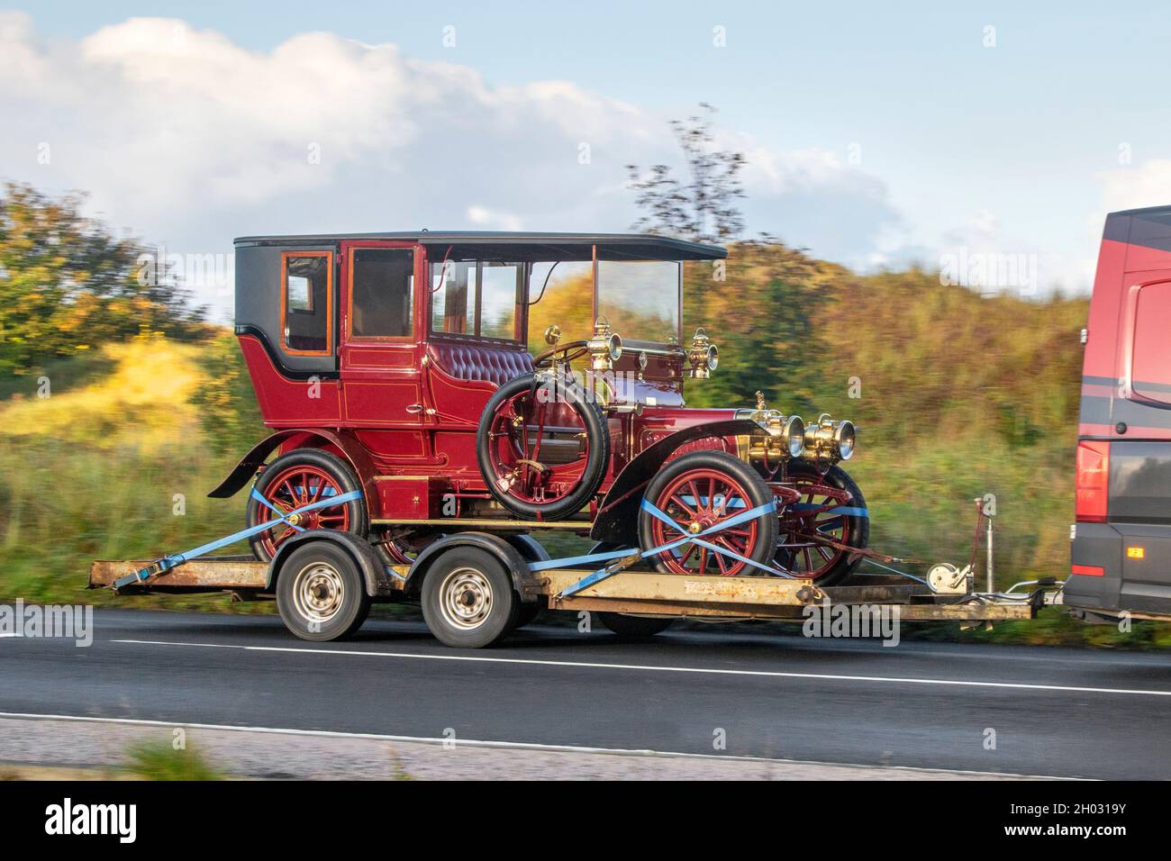 1905 Red ALBION A3 Saloon V12 3200cc antike Limousine auf dem Weg nach Southport Classic und Speed 2021, Victoria Park, Southport, UK Stockfoto