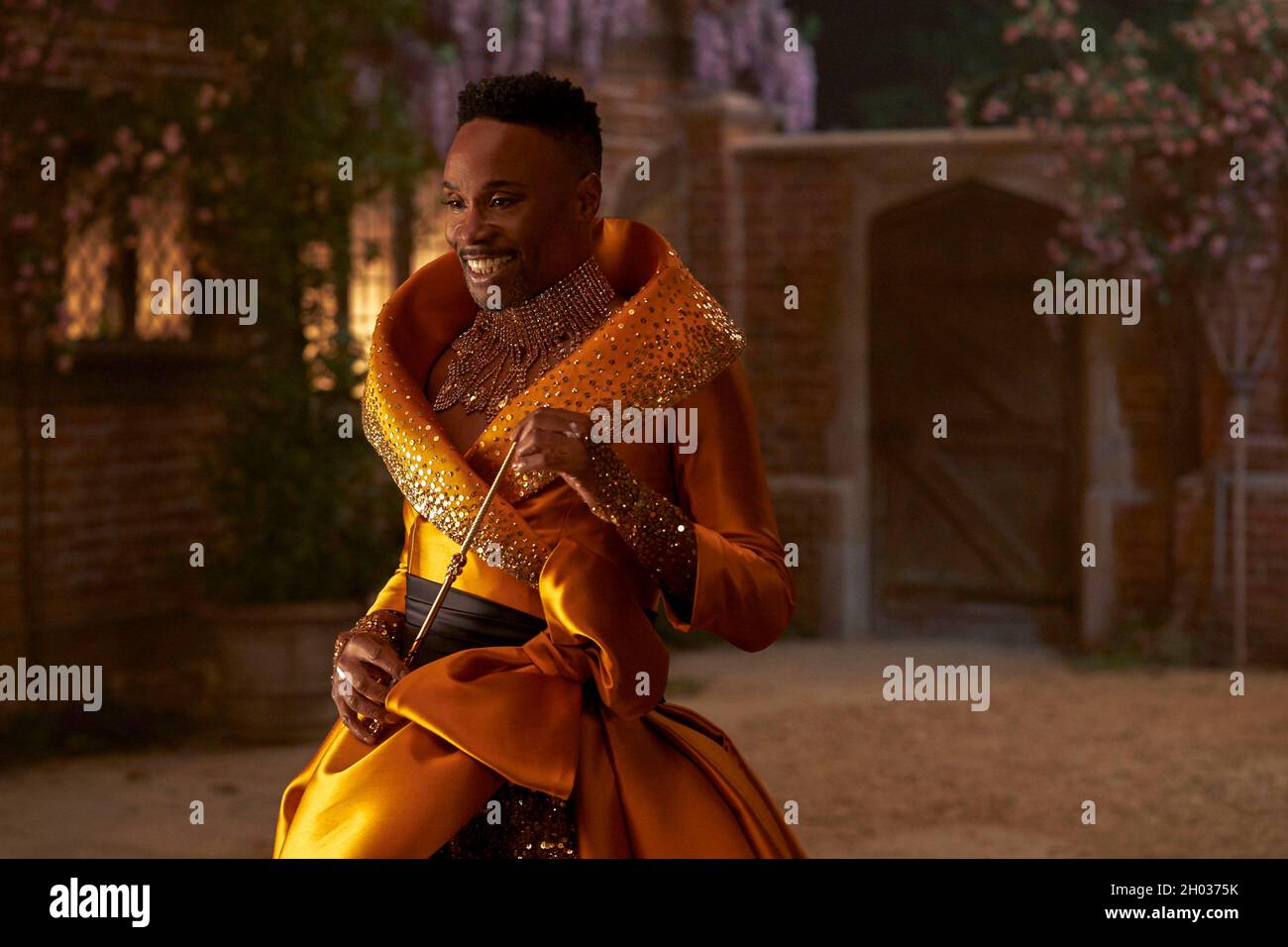 BILLY PORTER in CINDERELLA (2021), Regie: KAY CANNON. Kredit: Columbia Pictures / Sony Pictures Entertainment / Album Stockfoto