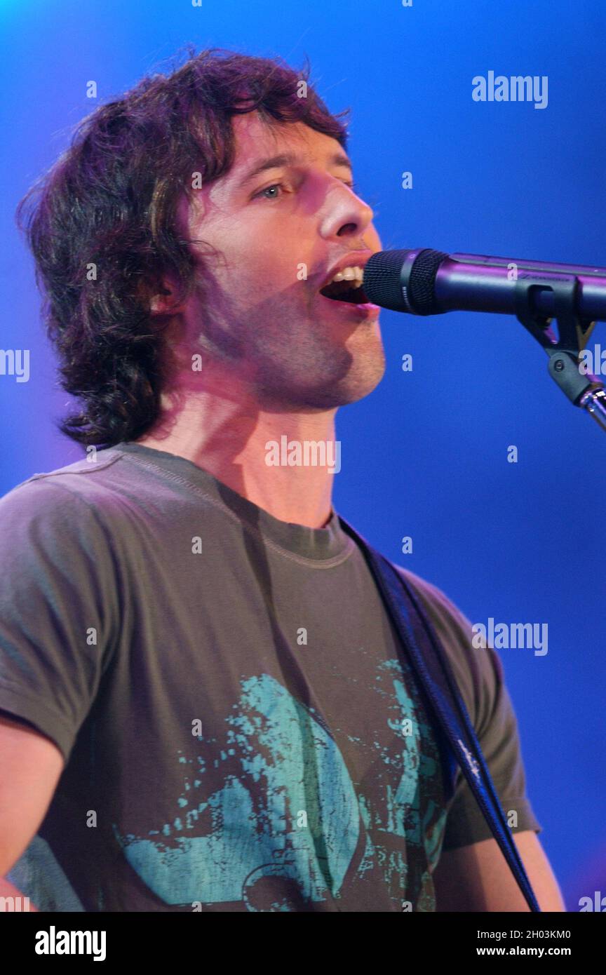 Turin Italien 2005-04-06 : Live-Konzert von James Blunt während der Festivalbar Stockfoto