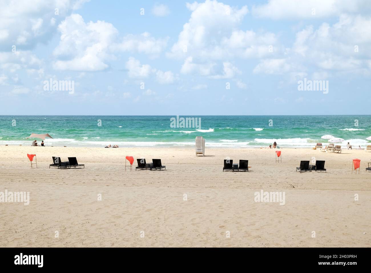 Bate Yam, Israel. Blaue Mittelmeerküste. Reisefoto Stockfoto