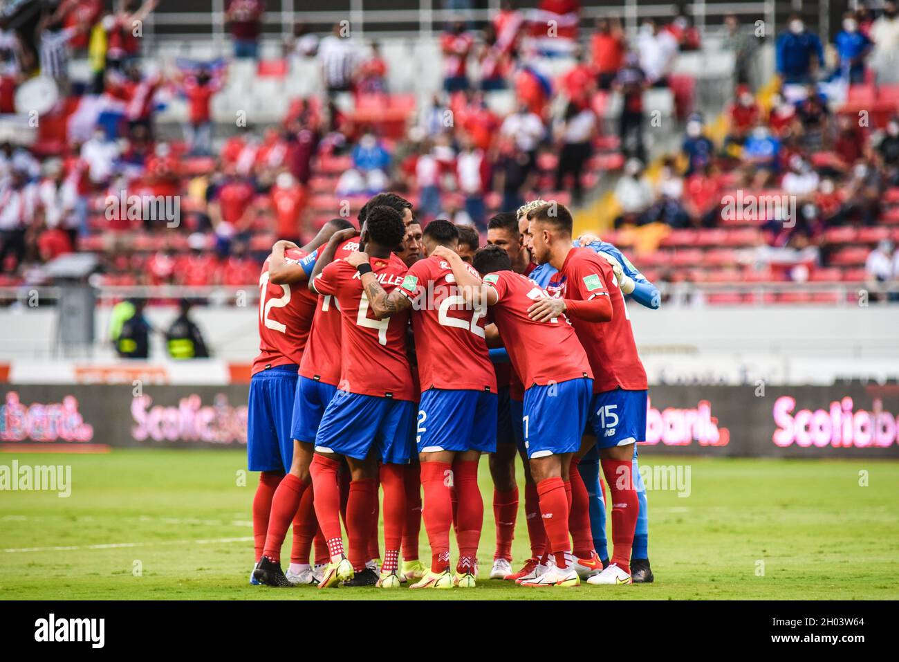 SAN JOSE, Costa Rica: Die Mannschaft Costa Ricas vor dem Sieg von Costa Rica über El Salvador 2-1 in den CONCACAF FIFA World Cup Qualifiers am 1. Oktober Stockfoto