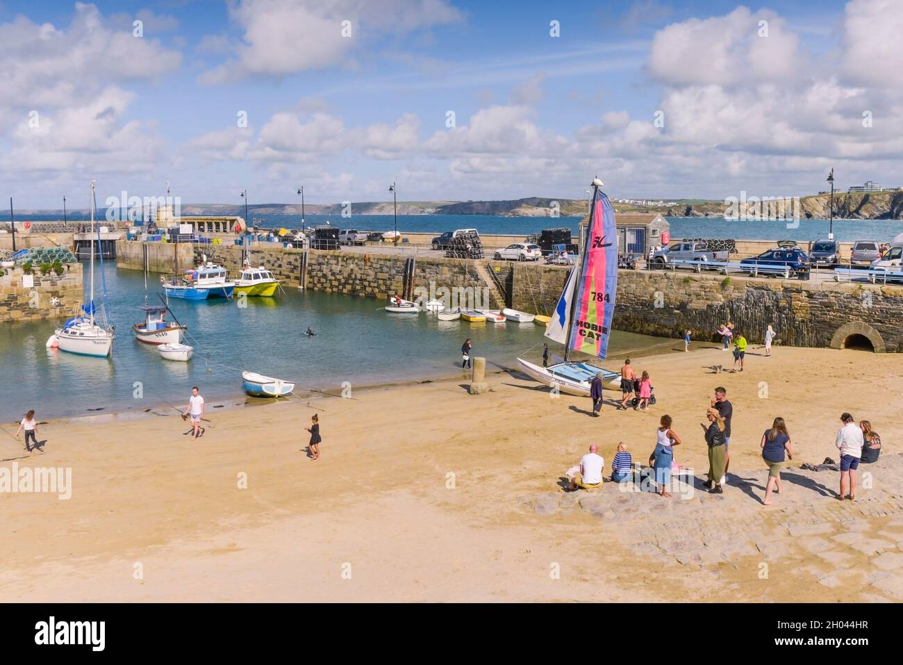 Der historisch malerisch arbeitende Newquay Harbour in Newquay an der Küste von North Cornwall. Stockfoto