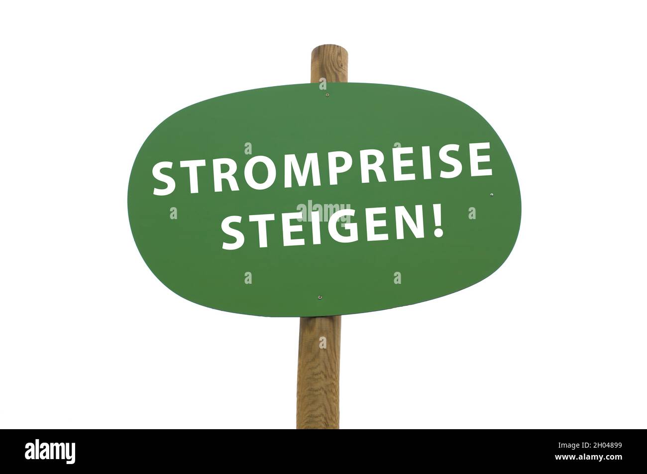 Steigende Stromkosten, deutsche Sprache, grünes Zeichen vor weißem Hintergrund, grüne Politik in Deutschland Stockfoto