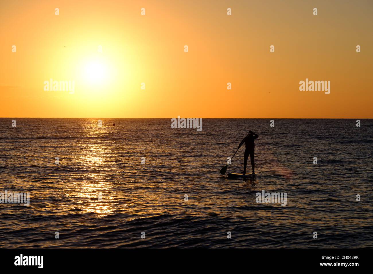 Sonnenaufgang in der Küstenstadt Torre del Mar, Axarquia, Malaga, Andalucía, Costa del Sol, Spanien Stockfoto