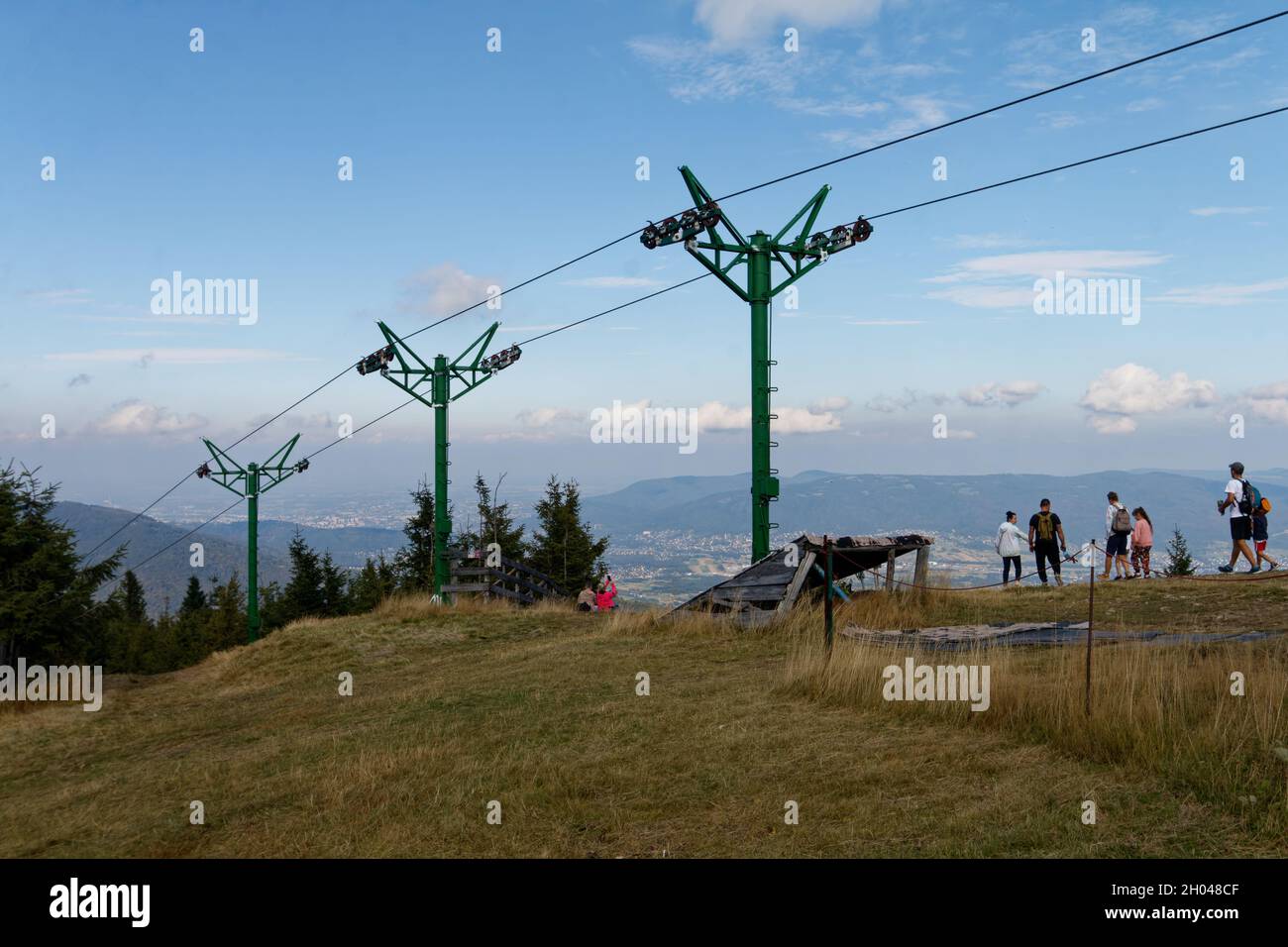 Skilift auf dem Skryzczne Gipfel für Skifahrer Stockfoto