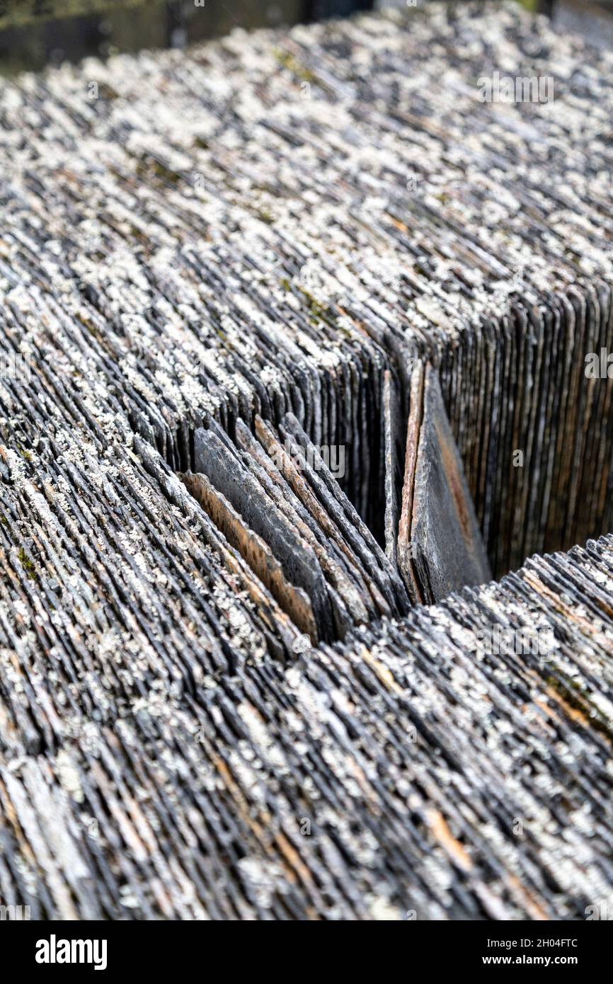 Schiefer-Dachziegel bei der Llechwedd Slate Mine, Zip World Slate Caverns, Snowdonia, Wales, Großbritannien Stockfoto