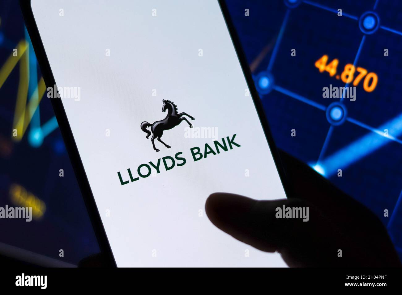 West Bangal, Indien - 09. Oktober 2021 : Lloyds Bank Logo auf dem Telefonbildschirm Stock image. Stockfoto