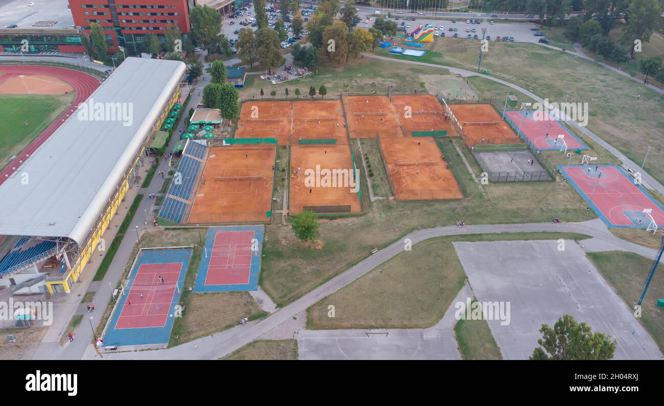 Luftaufnahme der städtischen Sportplätze in Zenica, Zentralbosnien Stockfoto