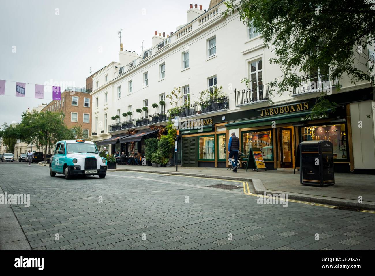 London - Oktober 2021: Elizabeth Street in Belgravia, eine gehobene Straße mit Geschäften und Restaurants in der Nähe der Victoria Station Stockfoto