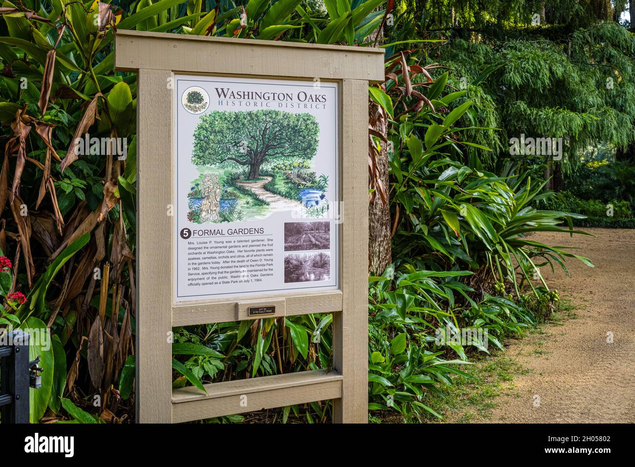 Beschilderung für die formelle Gartenanlage des Washington Oaks Historic District im Washington Oaks Gardens State Park in Palm Coast, Florida. (USA) Stockfoto