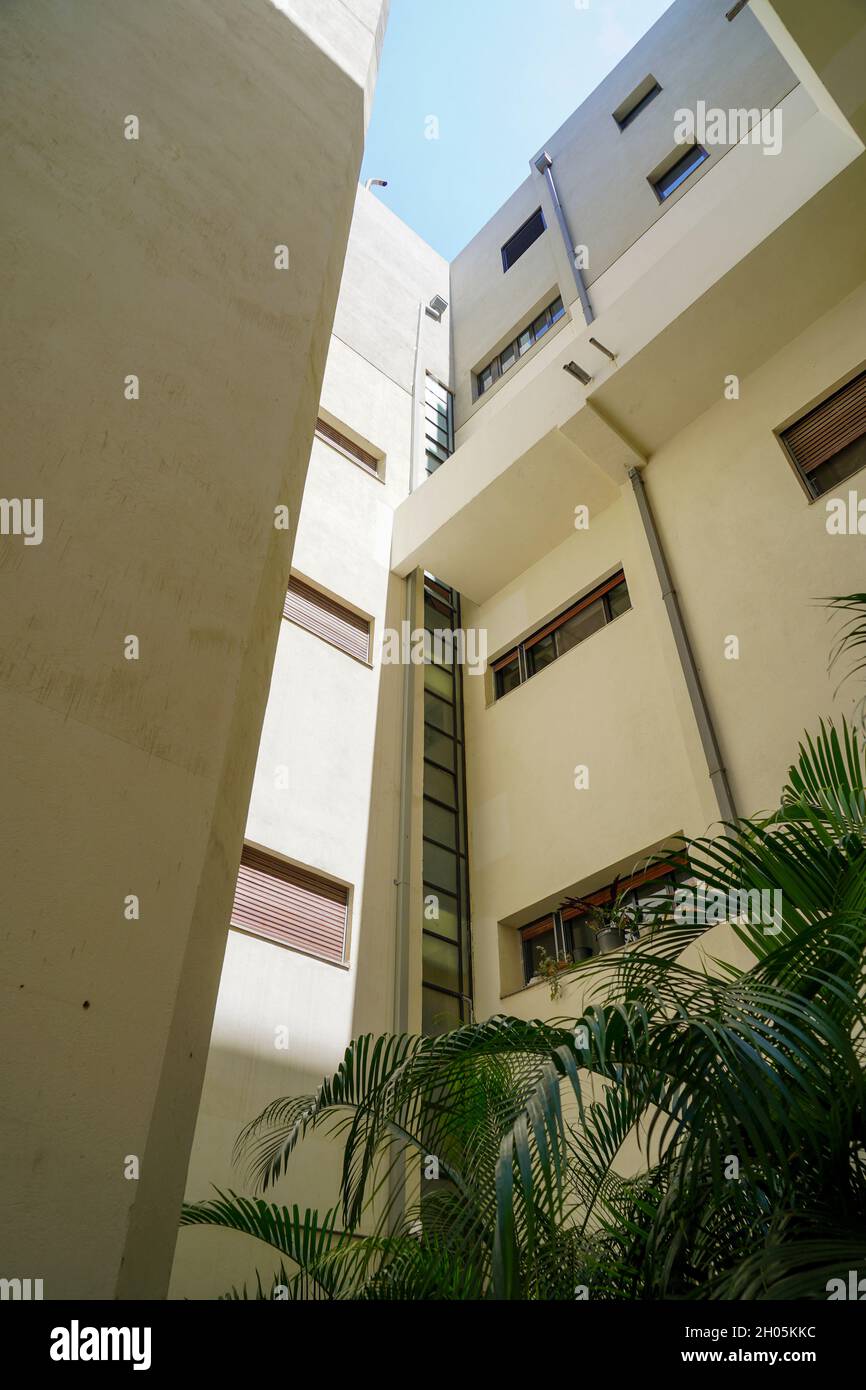 Leon Pines House, 81 Yehuda ha-Levi Street, Bauhaus Architecture, entworfen von I Rappaport im Jahr 1935 in Tel Aviv White City. Die Weiße Stadt bezieht sich auf ein Stockfoto