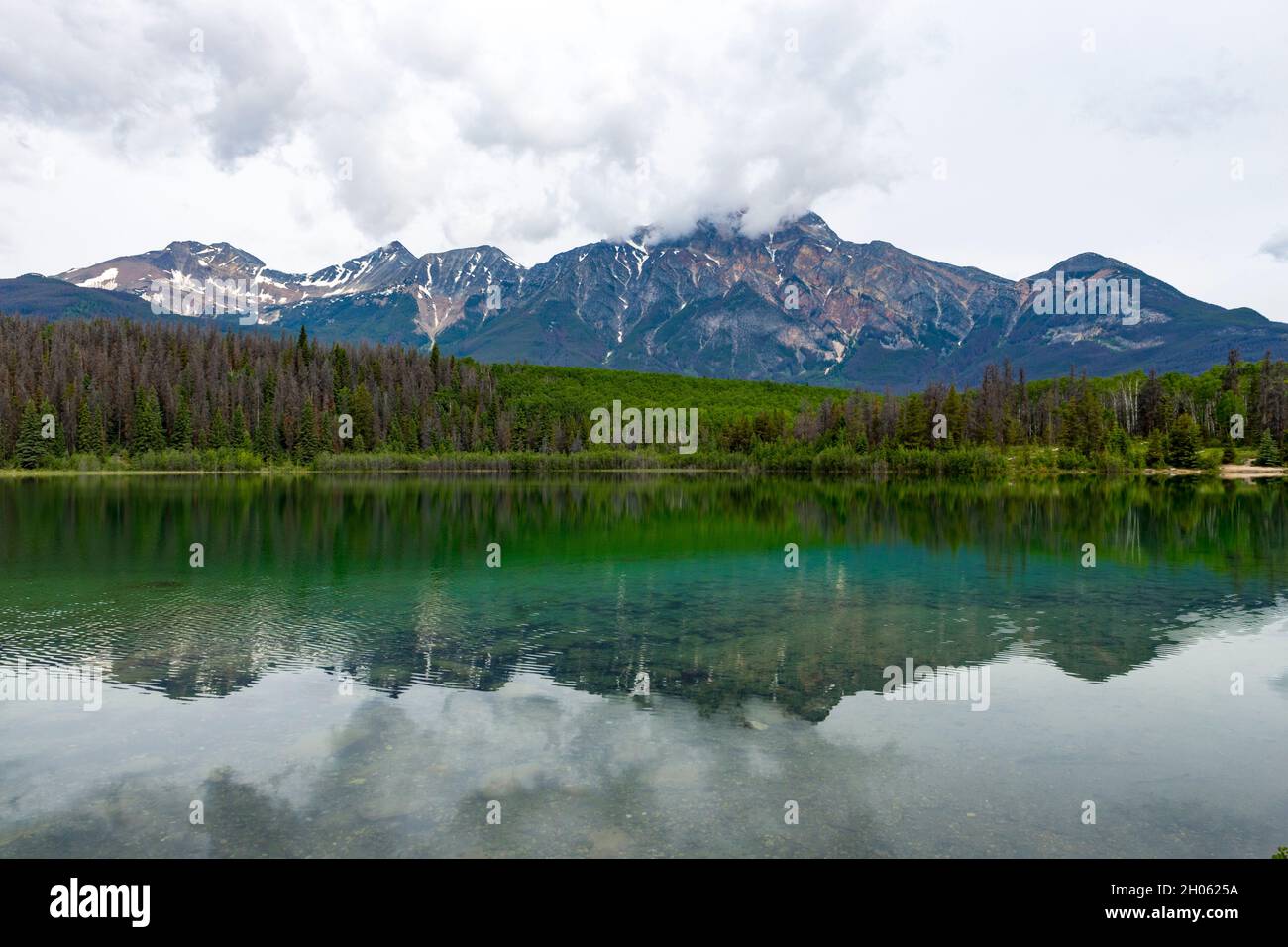 Patricia Lake in Jasper, Alberta, Kanada, inmitten der kanadischen Rockies Stockfoto
