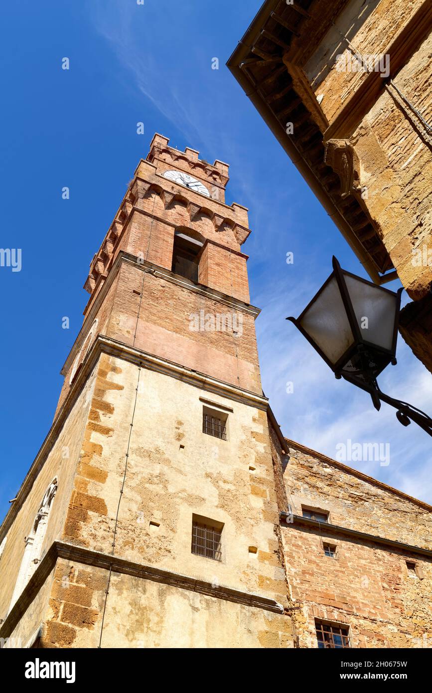 Pienza Val d'Orcia Toskana Italien. Das Rathaus in der Altstadt Stockfoto
