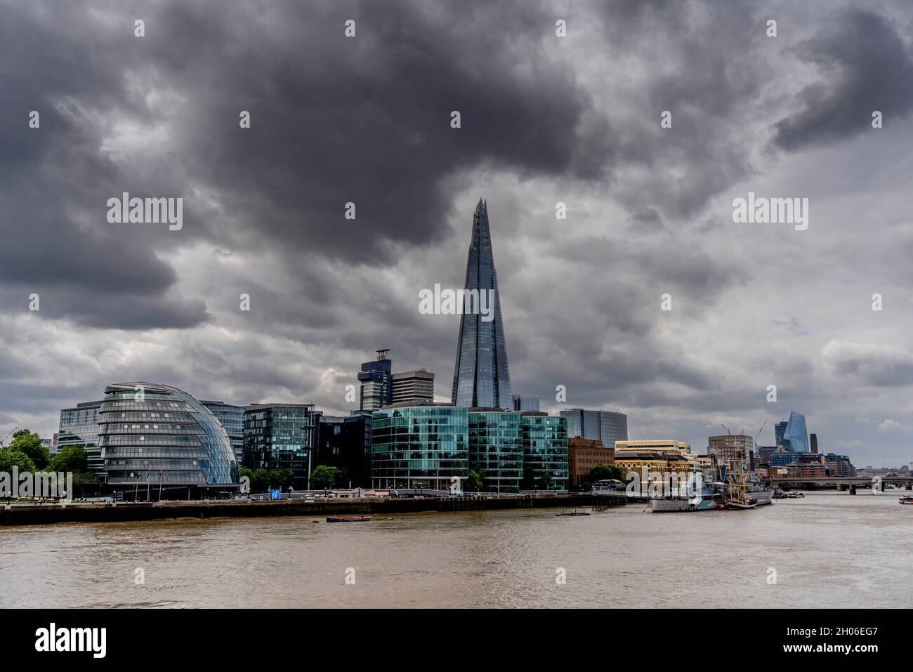 The Shard and Riverside Buildings, London, Großbritannien. Stockfoto