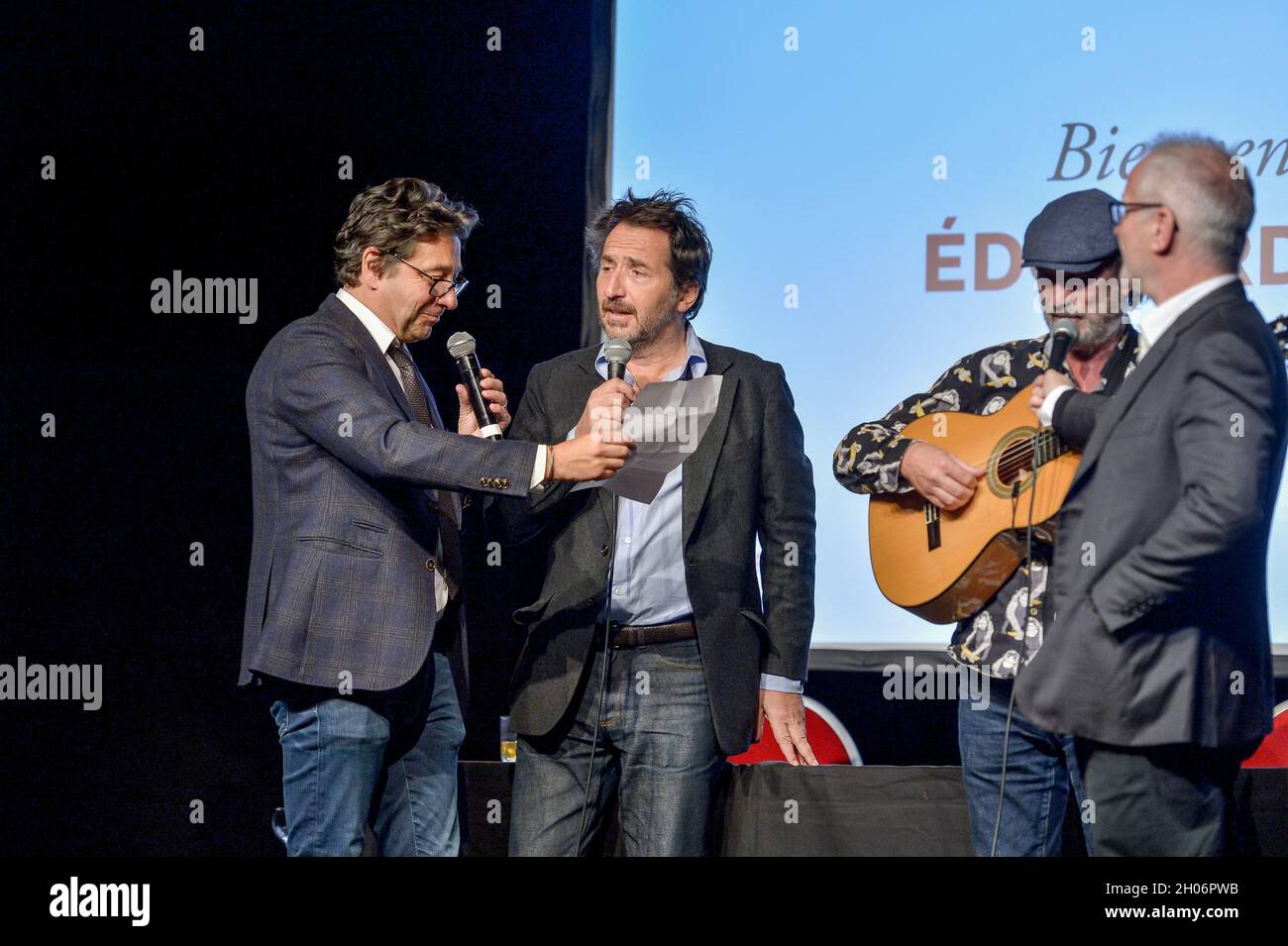 Lyon, Frankreich, 11. Oktober 2021. Laurent Gerra, Edouard Baer besucht eine Meisterklasse während des 13. Lumiere Festivals in Lyon, Frankreich am 11. Oktober 2021. Foto von Julien Reynaud/APS-Medias/ABACAPRESS.COM Stockfoto