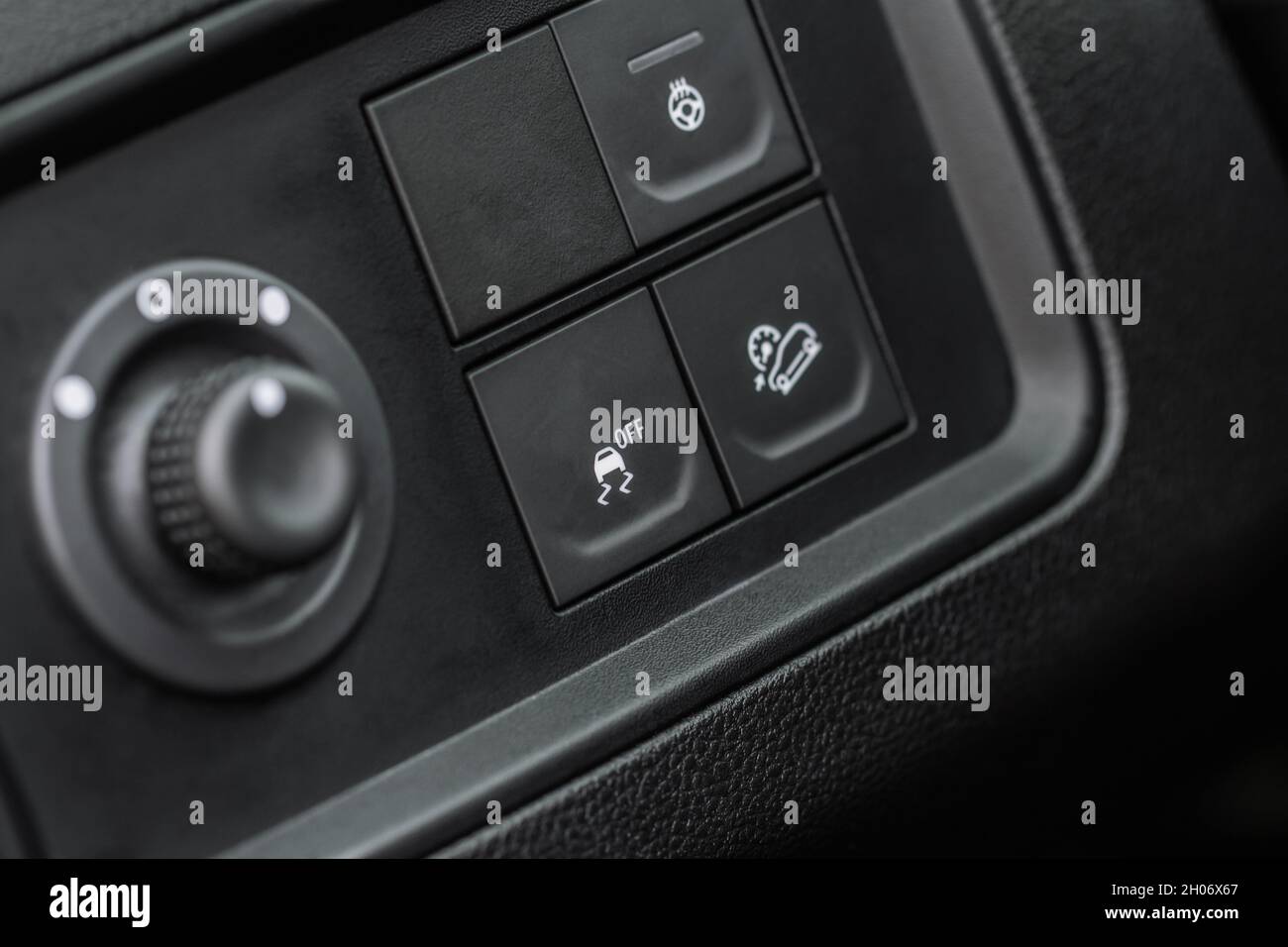 Elektronisches Stabilitätsprogramm mit Handbetrieb. Nahaufnahme der ESP-Steuerung. Innenausstattung eines modernen Autos. Stockfoto