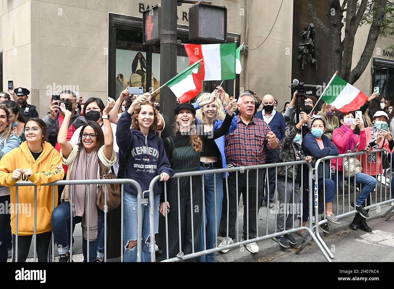 New York, New York, USA. Am 11. Oktober 2021 nimmt man an der Columbus Day Parade auf der Fifth Avenue am 11. Oktober 2021 in New York, New York, USA, Teil. Robin Platzer/Twin Images/SIPA USA Stockfoto