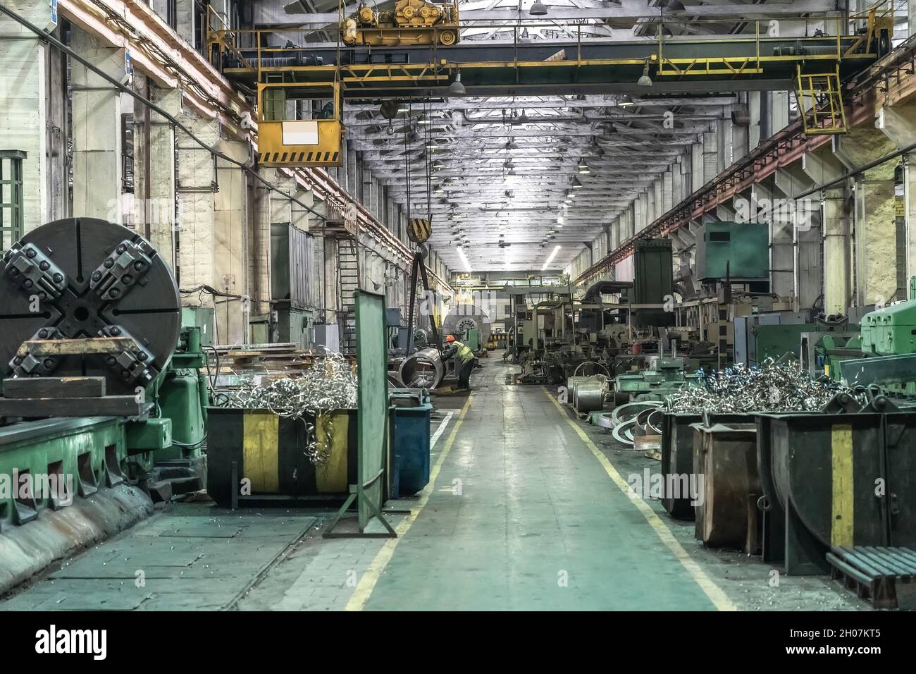 Werkstatt Fabrik Innenraum mit Maschinen, industrielle Drehmaschinen und Stahlherstellung Verarbeitung von Metall-Produktion. Stockfoto