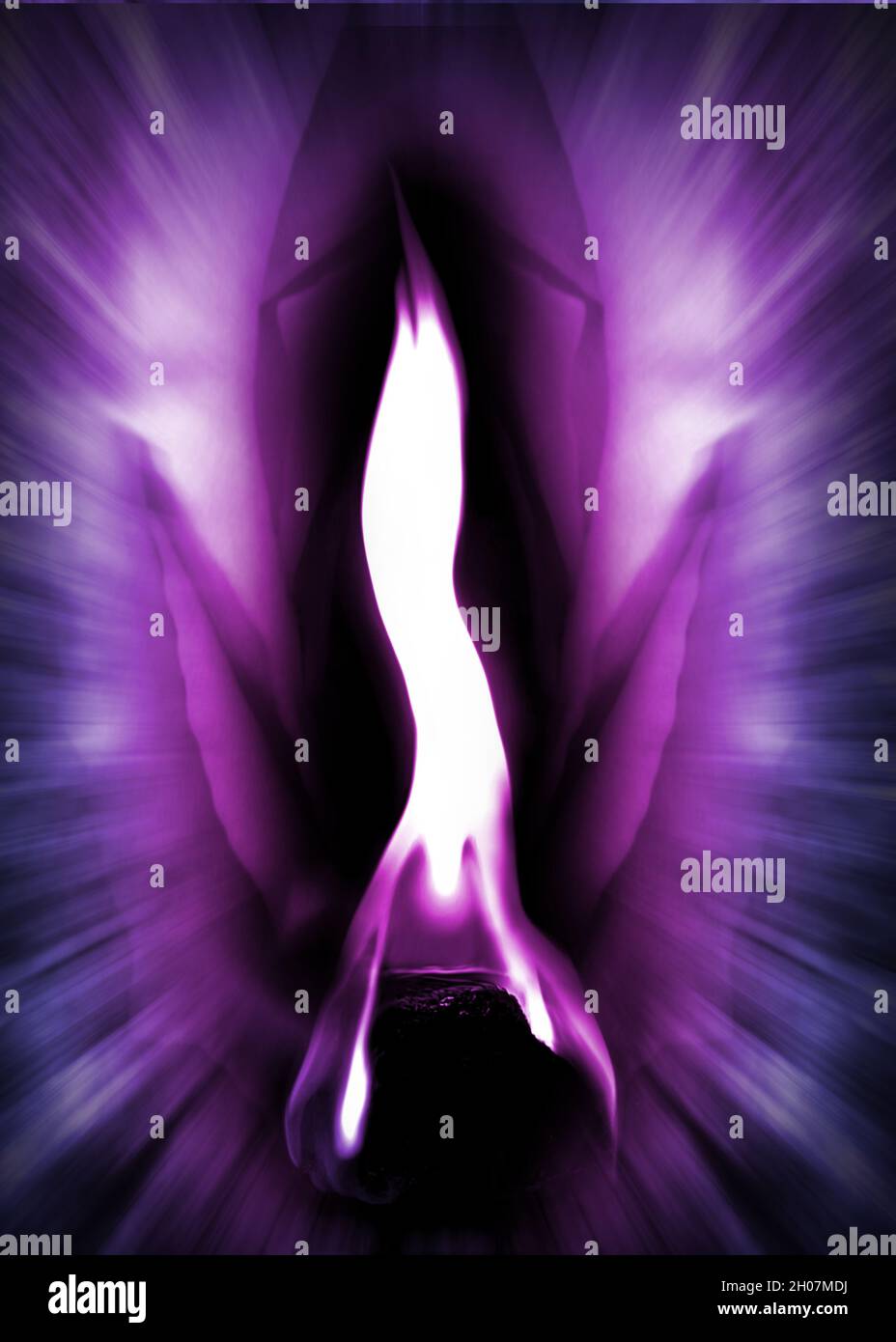 Die violette Flamme von Saint Germain (Göttliche Energie und Transformation) Stockfoto