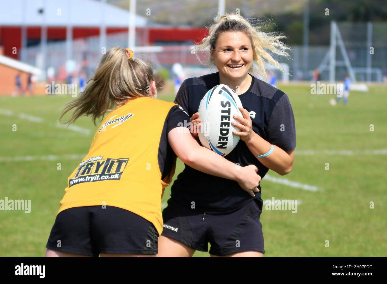 Lowri Norkett - walisischer Rugby-Spieler - Training mit der Wales Rugby League Stockfoto
