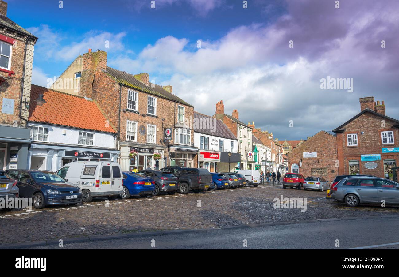 Der Marktplatz in der North Yorkshire Stadt Thirsk. Stockfoto