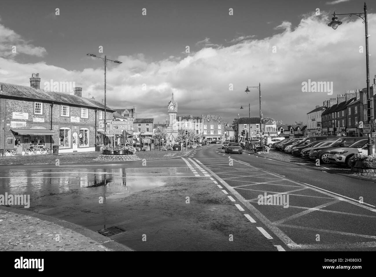 Der Marktplatz in der North Yorkshire Stadt Thirsk. Stockfoto