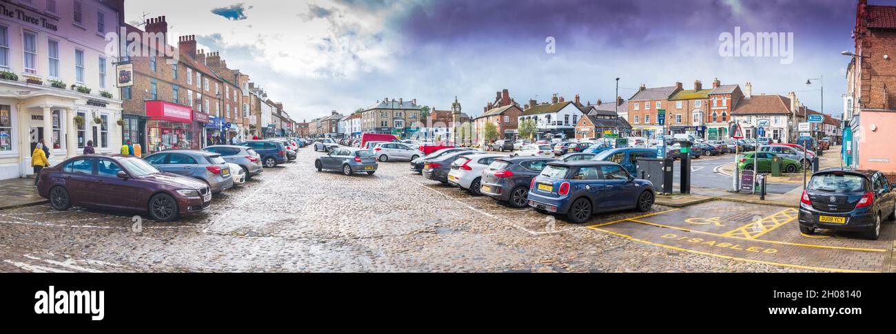 Der Marktplatz in der North Yorkshire Stadt Thirsk. Stockfoto