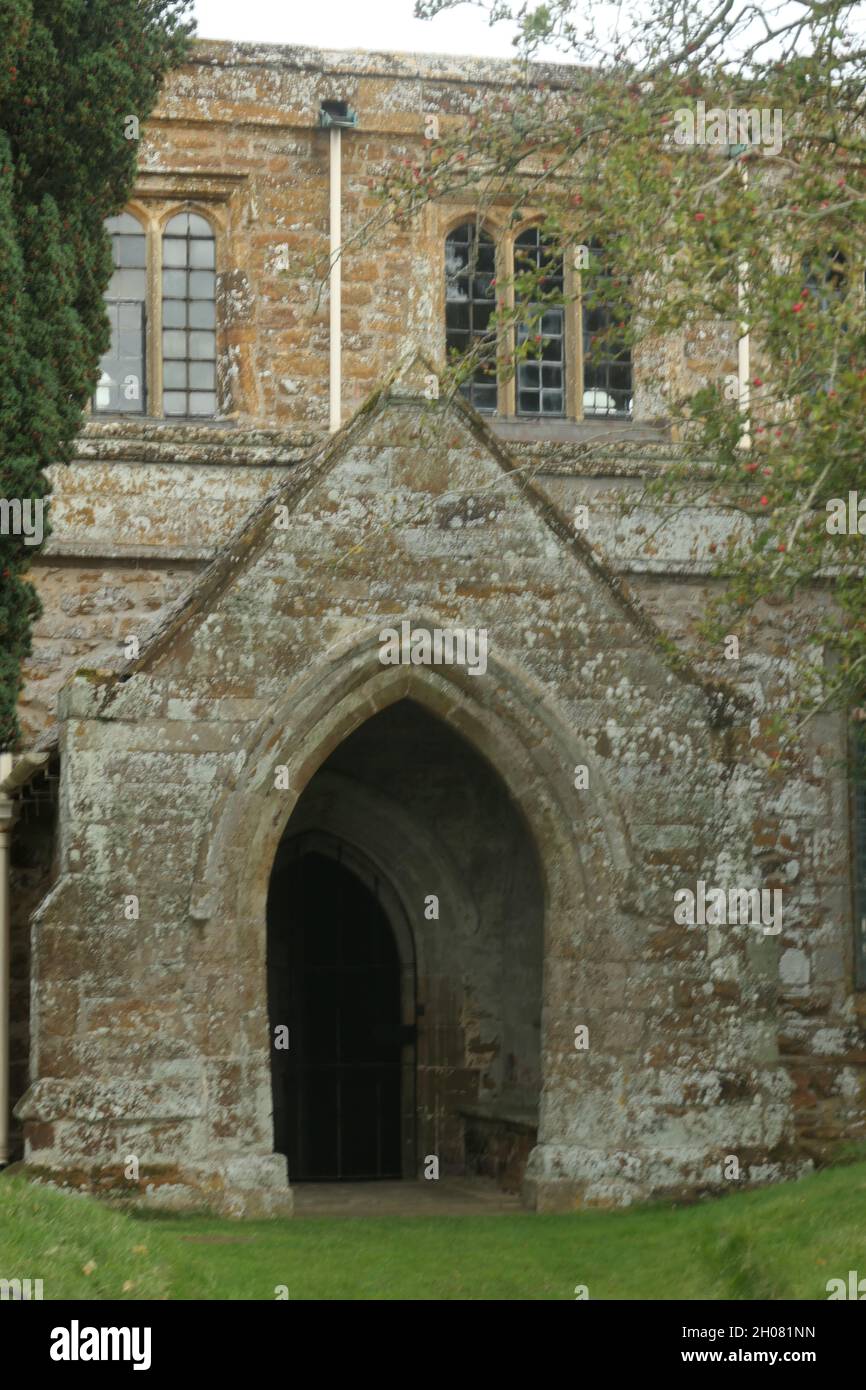 Fawsley Church St Marys Buntglas von Sulgrave Manor und Washington Familie auch Knightley Familieneingang Bogengruben in Washingtons Stockfoto